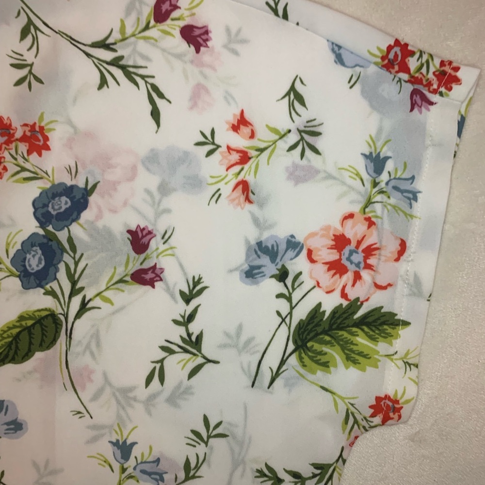 Ann Taylor NWT White with Pink and Blue Flower Blouse medium - Picture 4 of 16